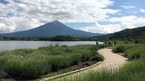 富士山と河口湖を一度に眺められる絶景ロケーション★