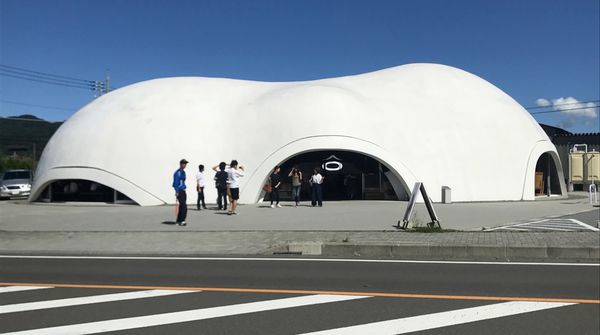 ユニークな形の東恋路店♪