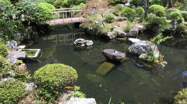 歴史と静寂さが感じられる素敵な庭園