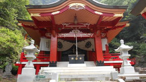 山の中でひっそり佇む神社